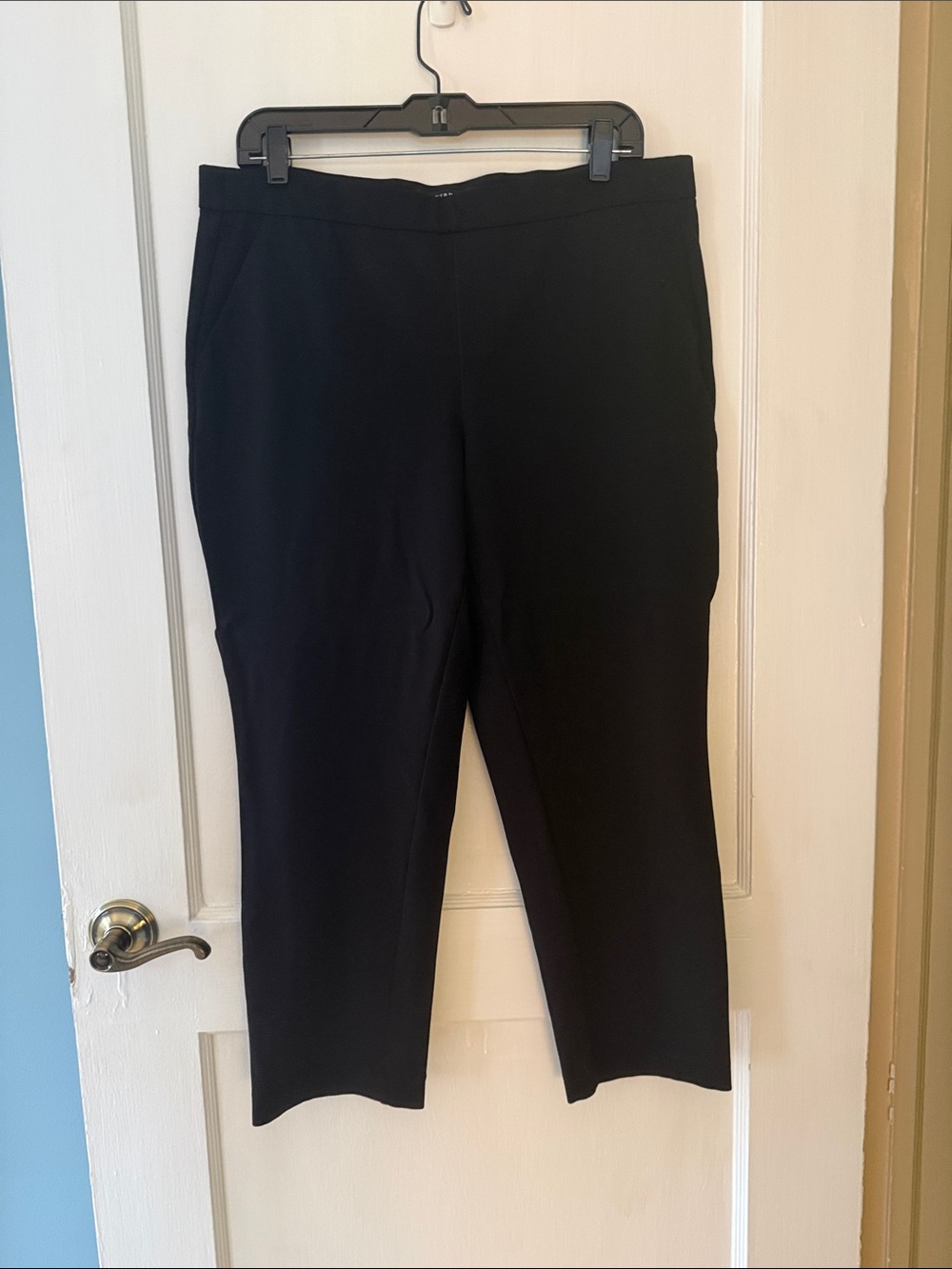 Liverpool Black Cropped Pull-On Stretch Pants